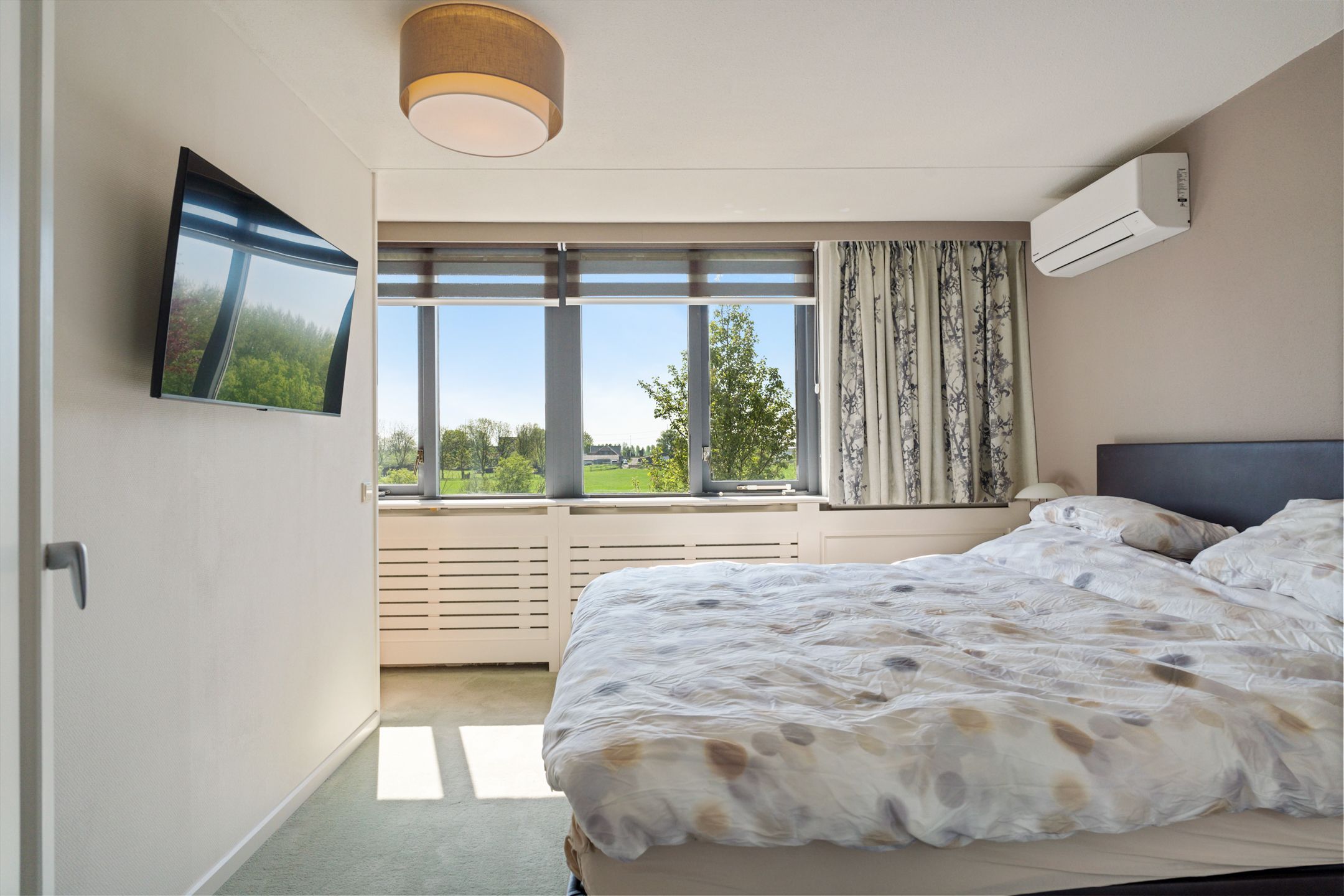 Foto 48 van Goudenregenzoom 142