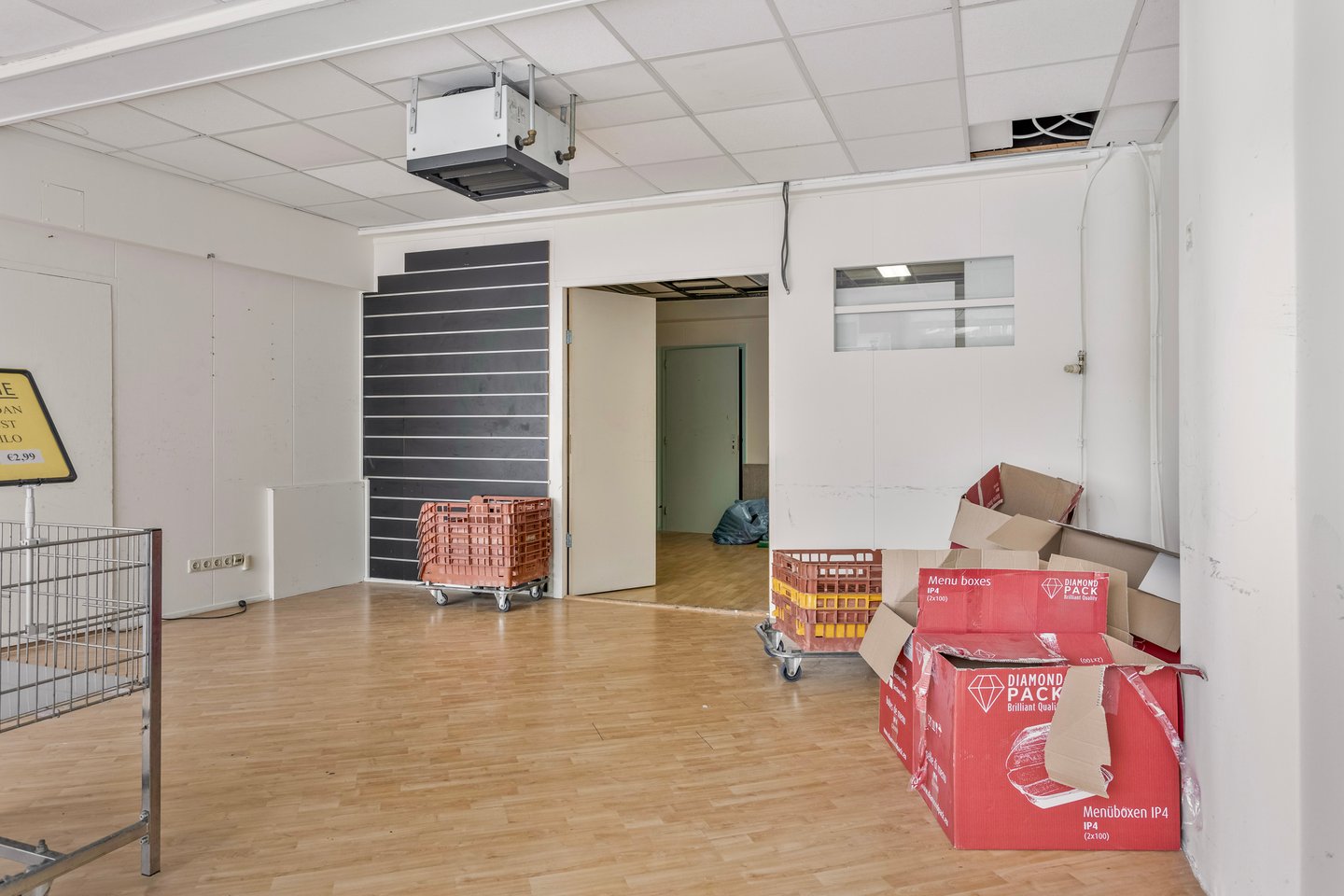 View photo 2 of Willemstraat 64