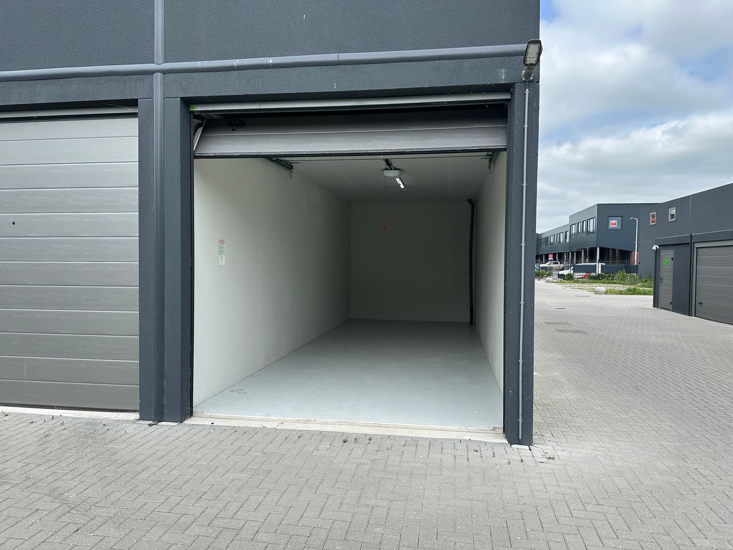Bekijk foto 2 van Titaniumweg 140