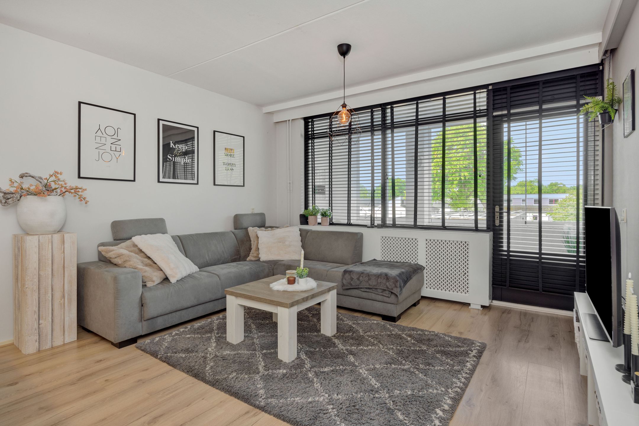 Photo 12 of Gender 29