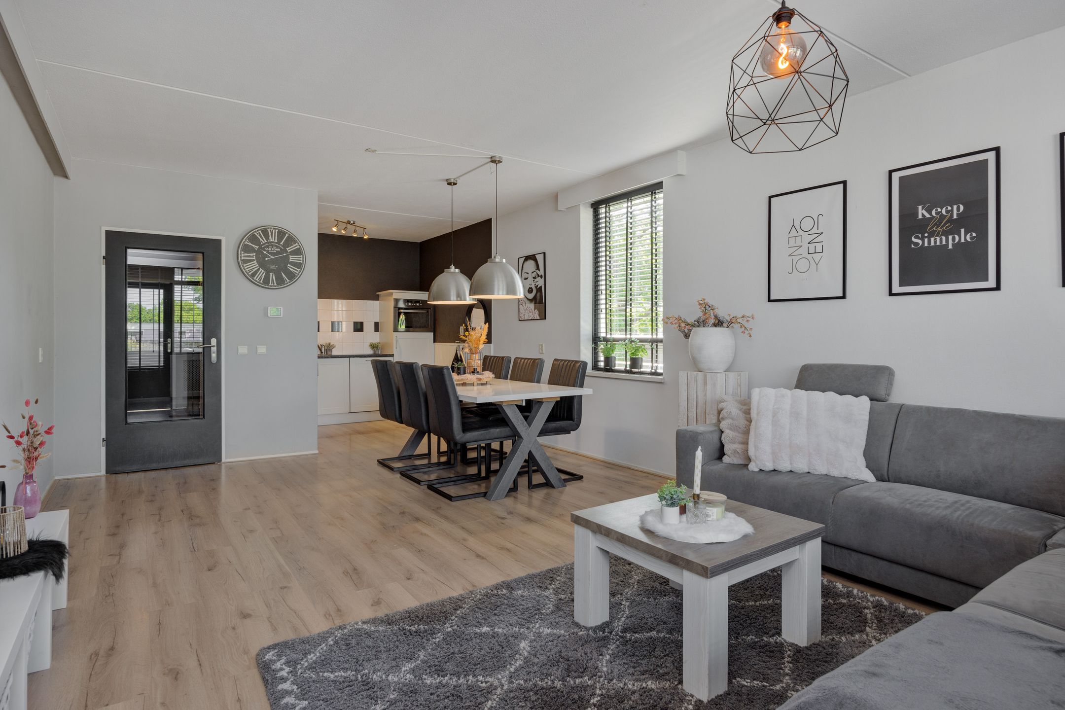 Photo 15 of Gender 29