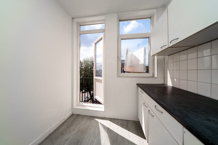 Photo 7 of Mathenesserweg 149-A04