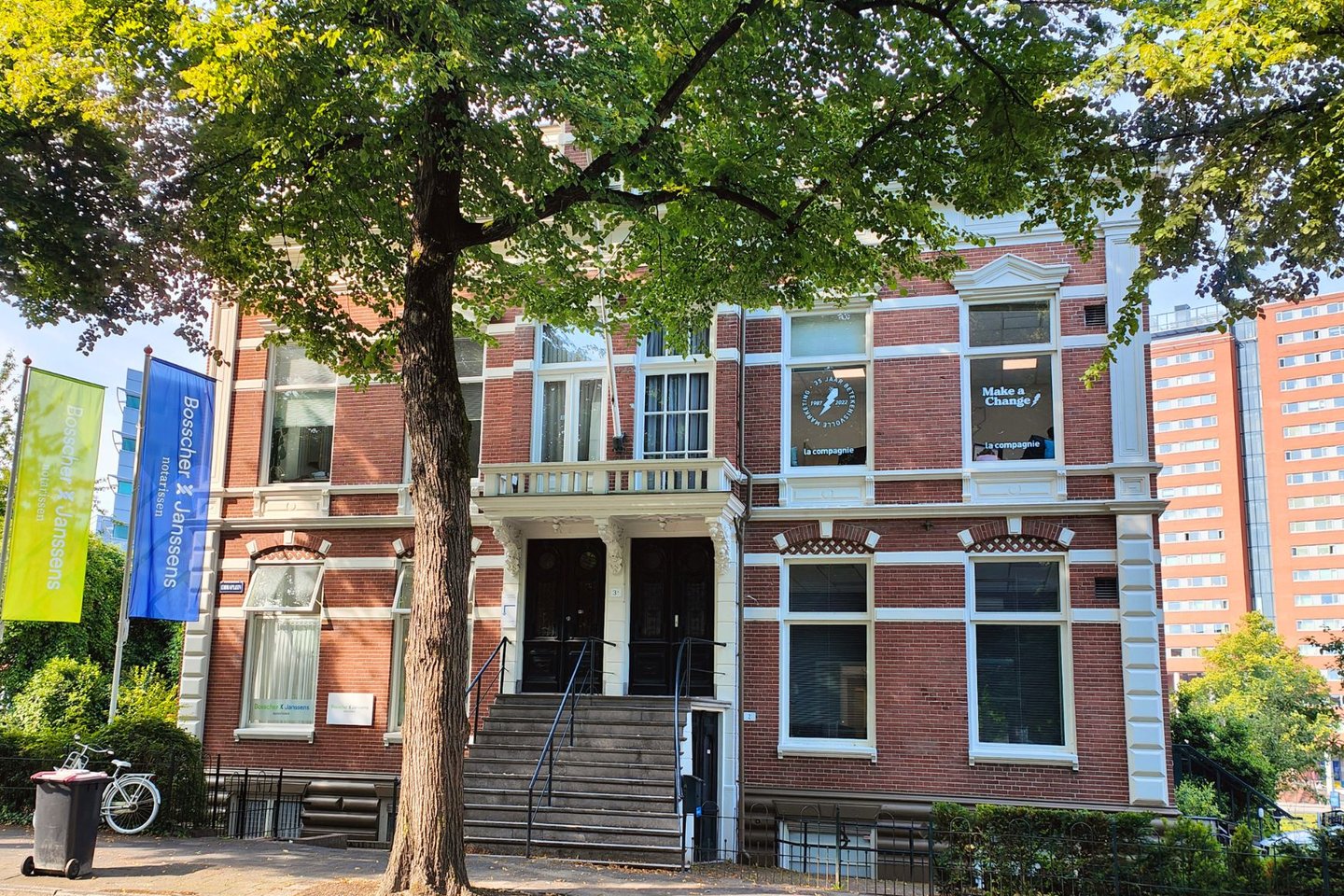 Bekijk foto 2 van Emmaplein 2