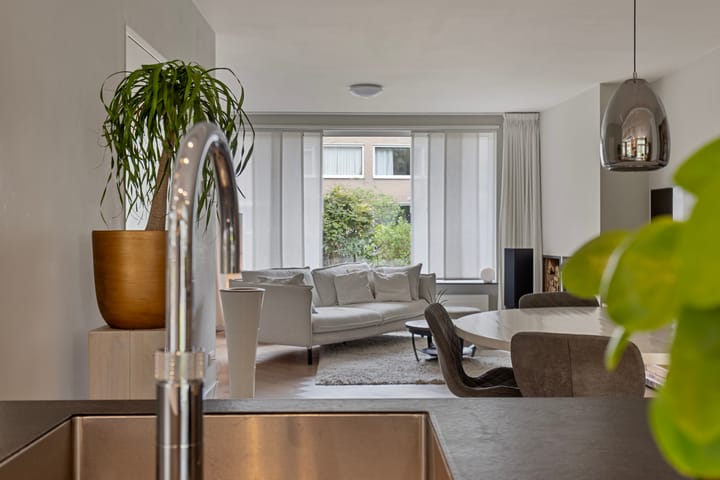 Photo 12 of Leeuwenbeklaan 8