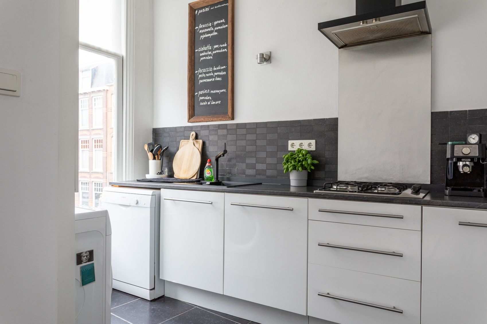 Foto 24 van Van Boetzelaerlaan 67-A