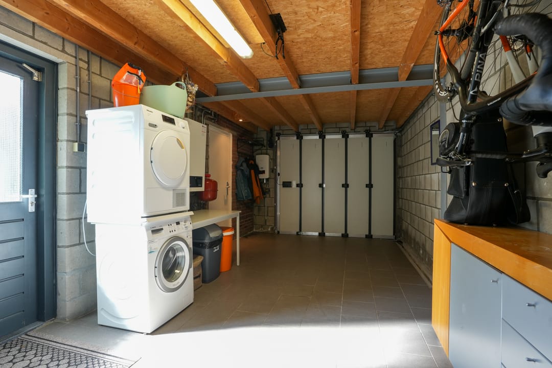 Photo 32 of Maanstraat 4