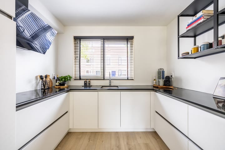 Foto 18 van Veenweidestraat 60