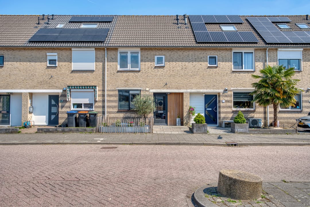 Photo 1 of Meubelmaker 33