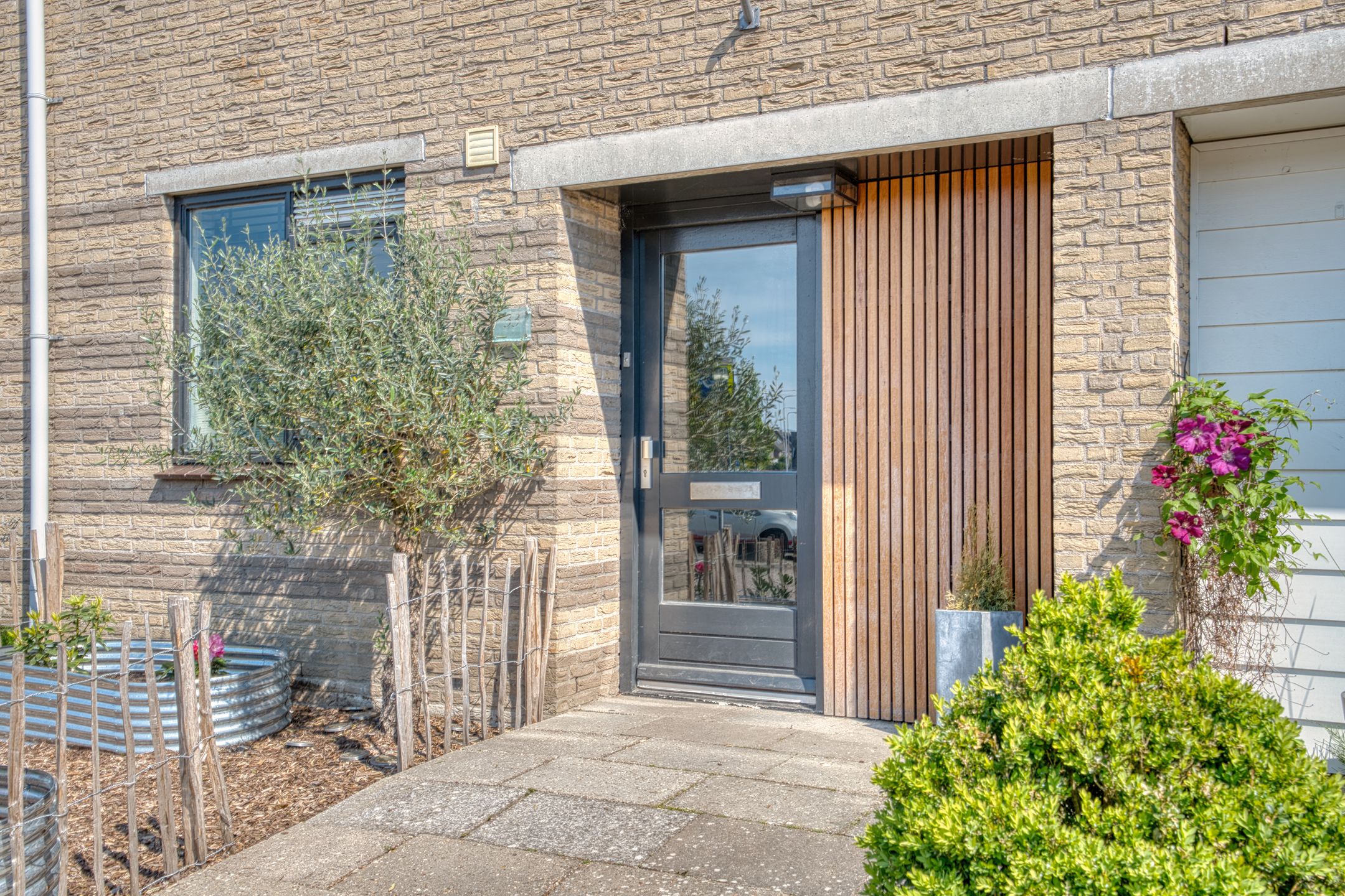 Photo 6 of Meubelmaker 33