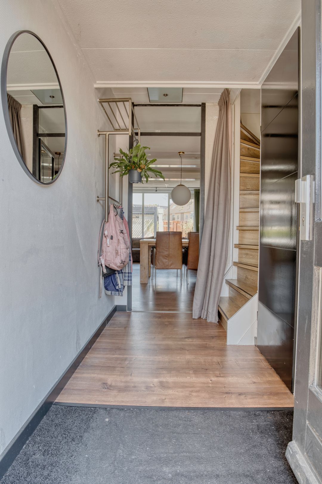 Photo 7 of Meubelmaker 33