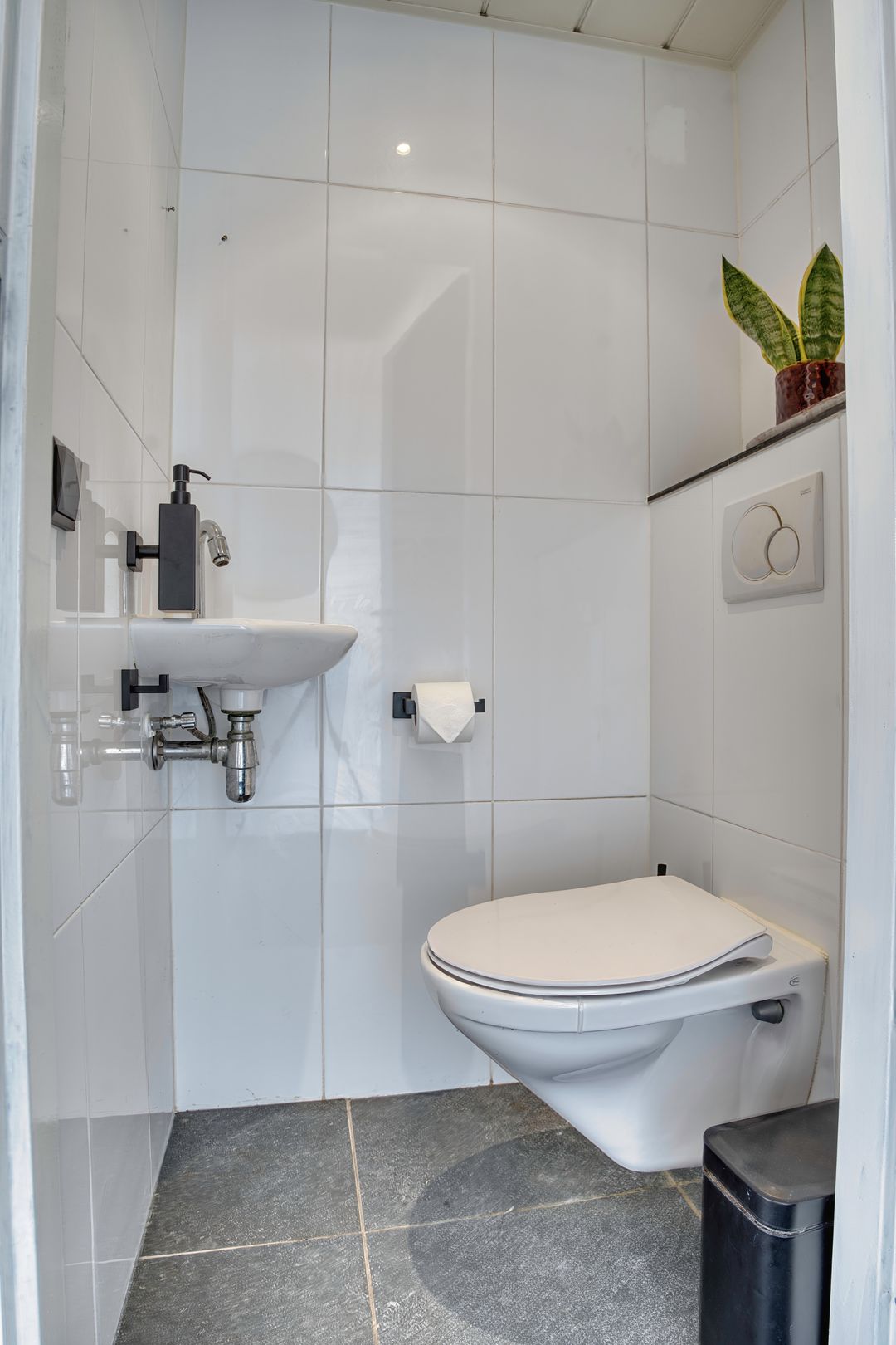 Photo 8 of Meubelmaker 33