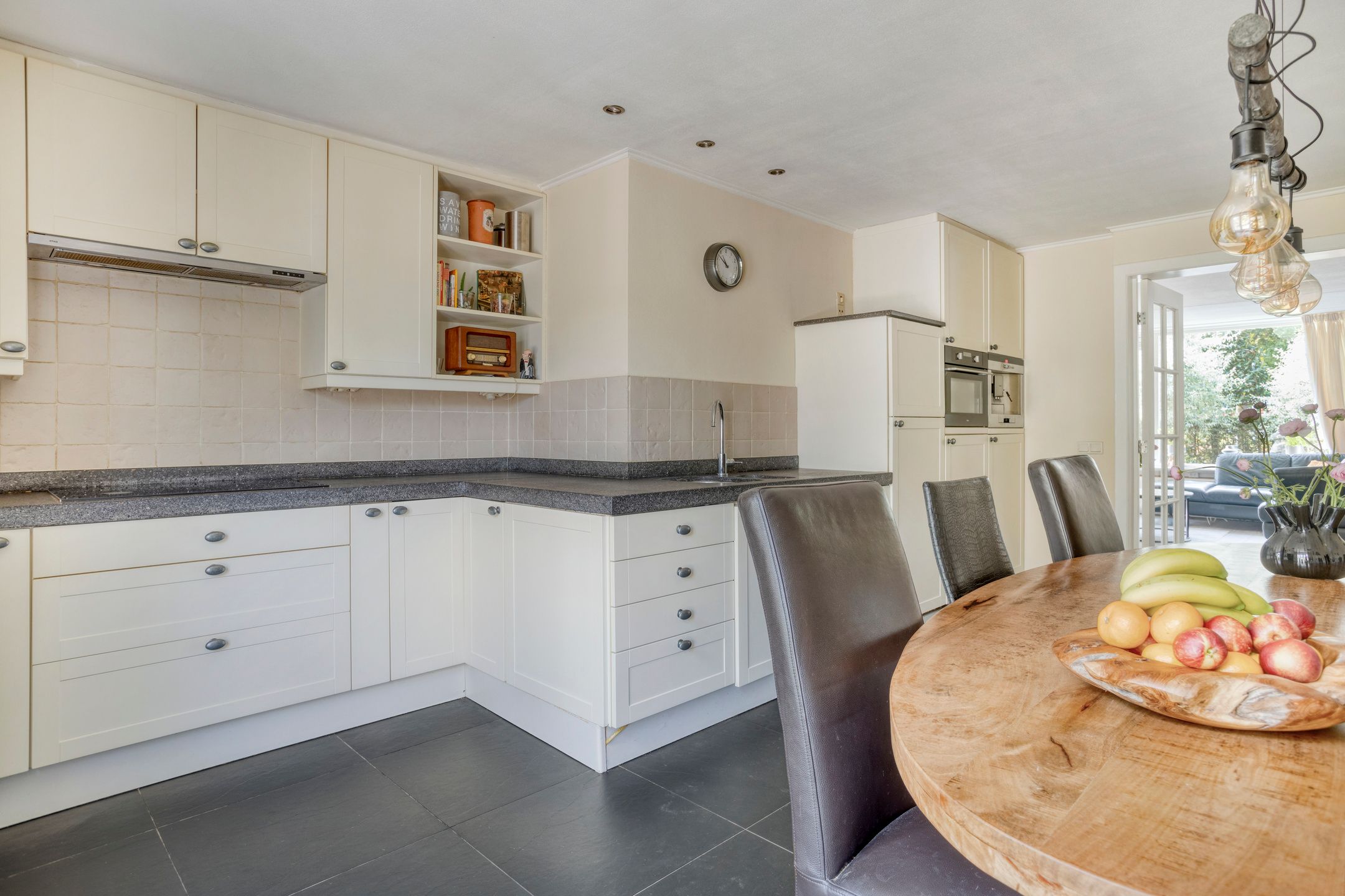 Foto 15 van Leliestraat 64