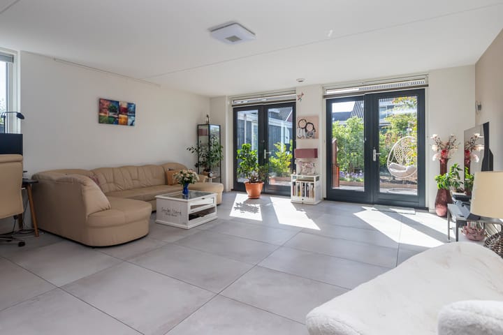 Foto 3 van Slanke Waterbies 4