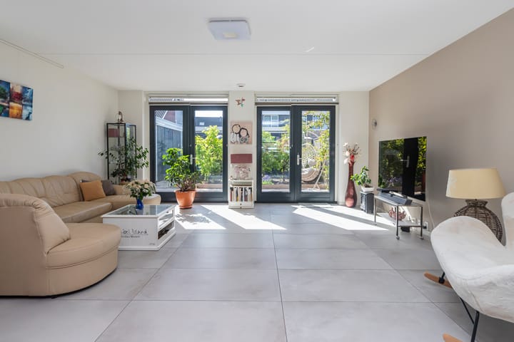 Foto 14 van Slanke Waterbies 4