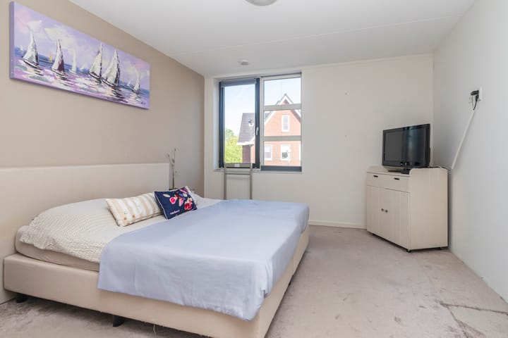 Foto 24 van Slanke Waterbies 4