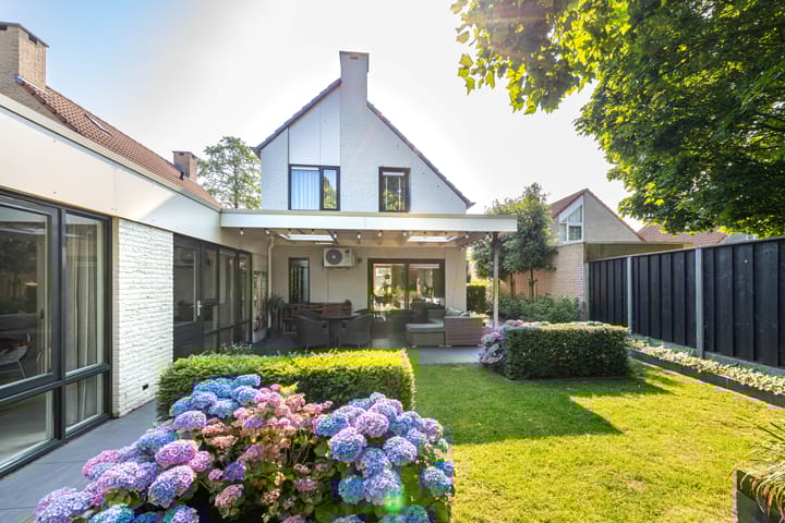 Foto 2 van Montfort 12