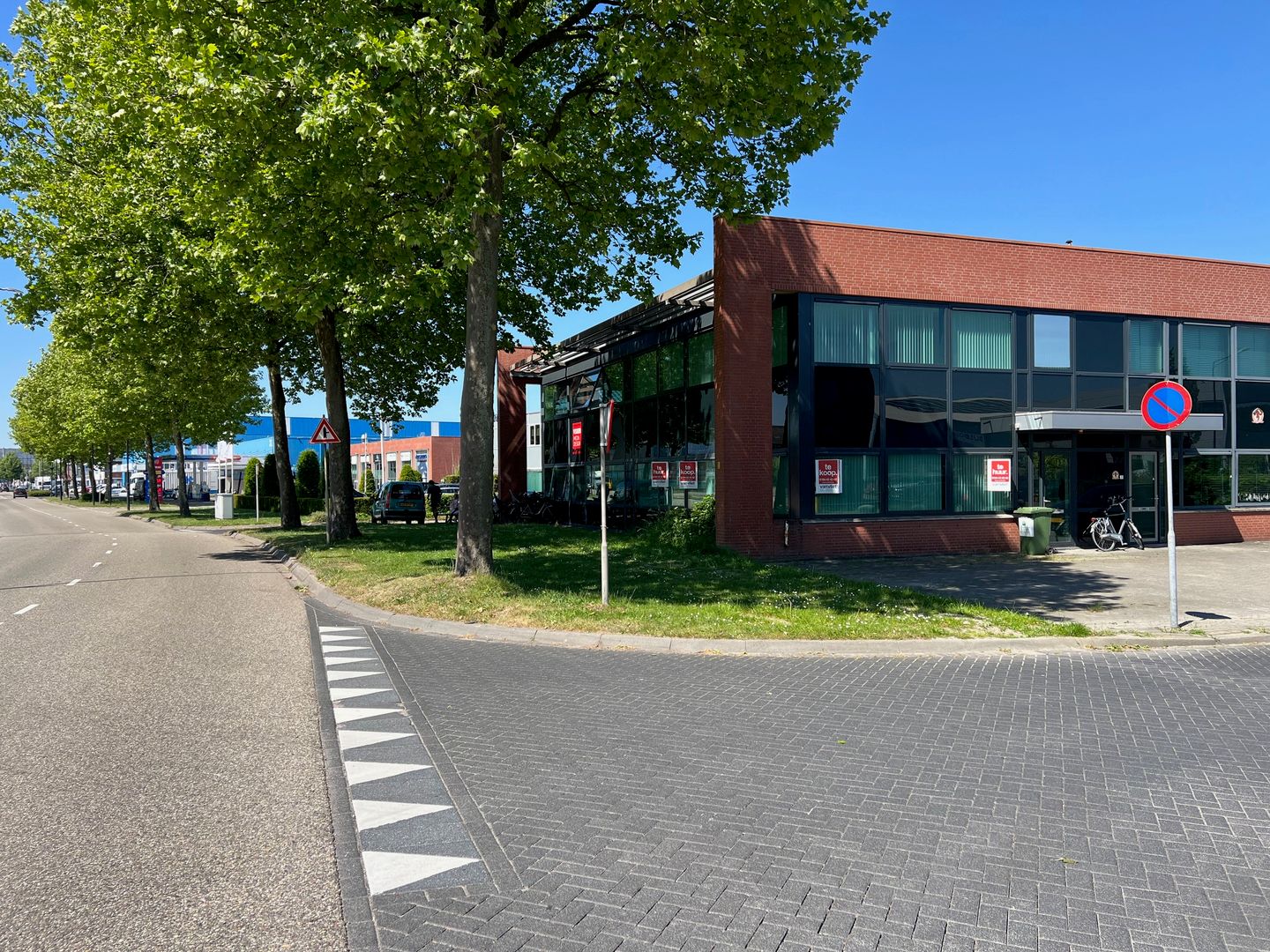 View photo 1 of Hertzweg 1