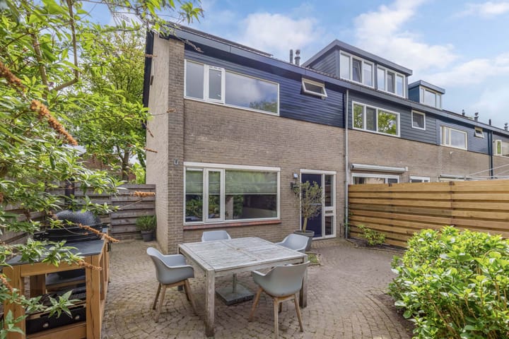 Photo 1 of Zwemmer 57