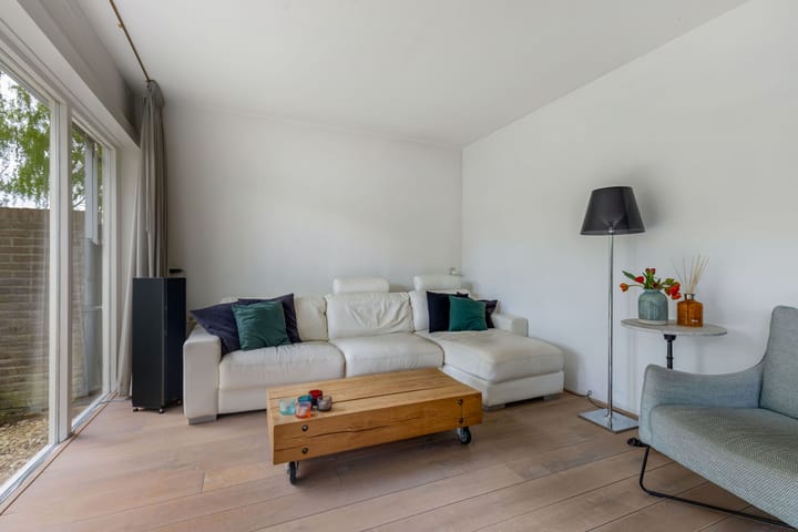 Photo 26 of Zwemmer 57