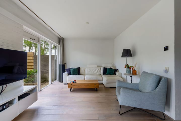 Photo 27 of Zwemmer 57