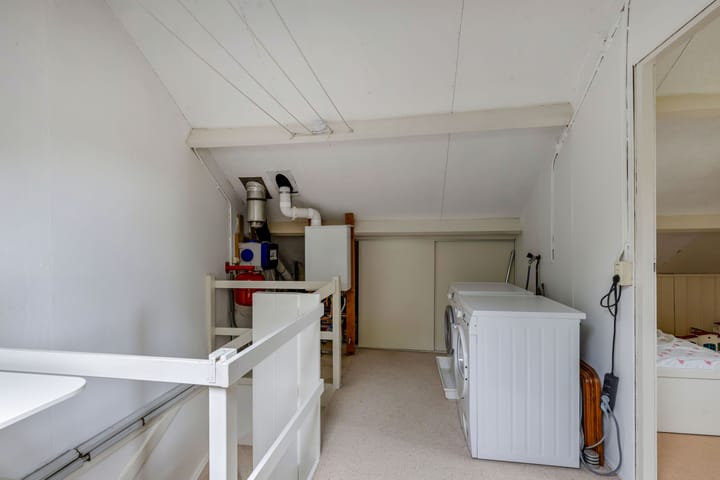 Photo 39 of Zwemmer 57