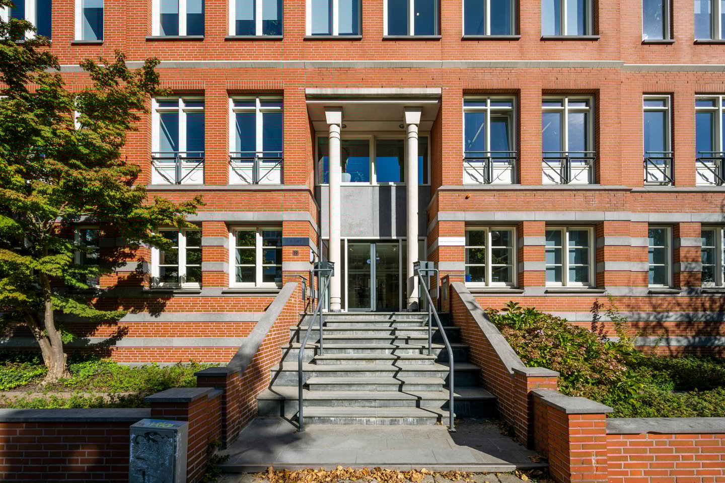 View photo 2 of Honthorststraat 19
