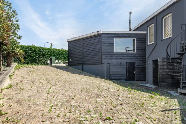 Photo 29 of Middelsluissedijk WZ 2