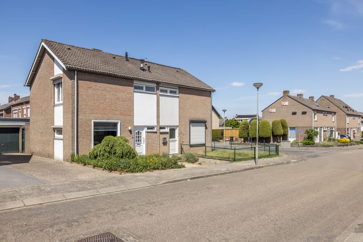 Foto 22 van Einderstraat 16