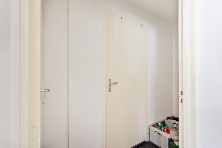 Photo 11 of Prinsenstraat 4-F