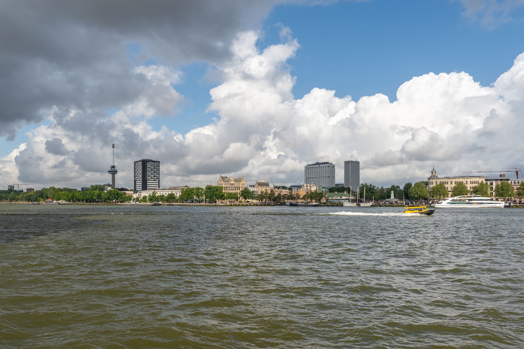 Foto 42 van De Monchyplein 17