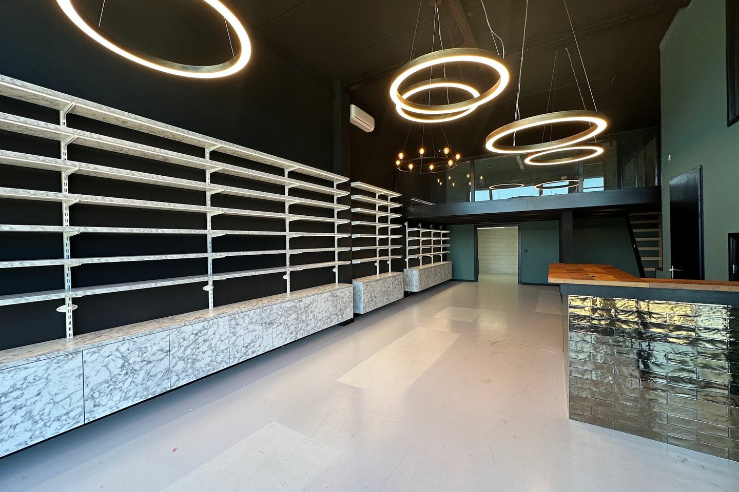 View photo 5 of Huygensstraat 9