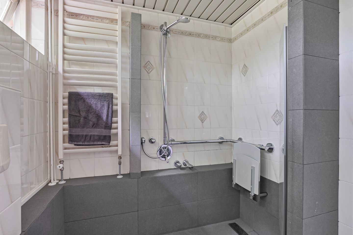 Photo 20 of Biezenstraat 21