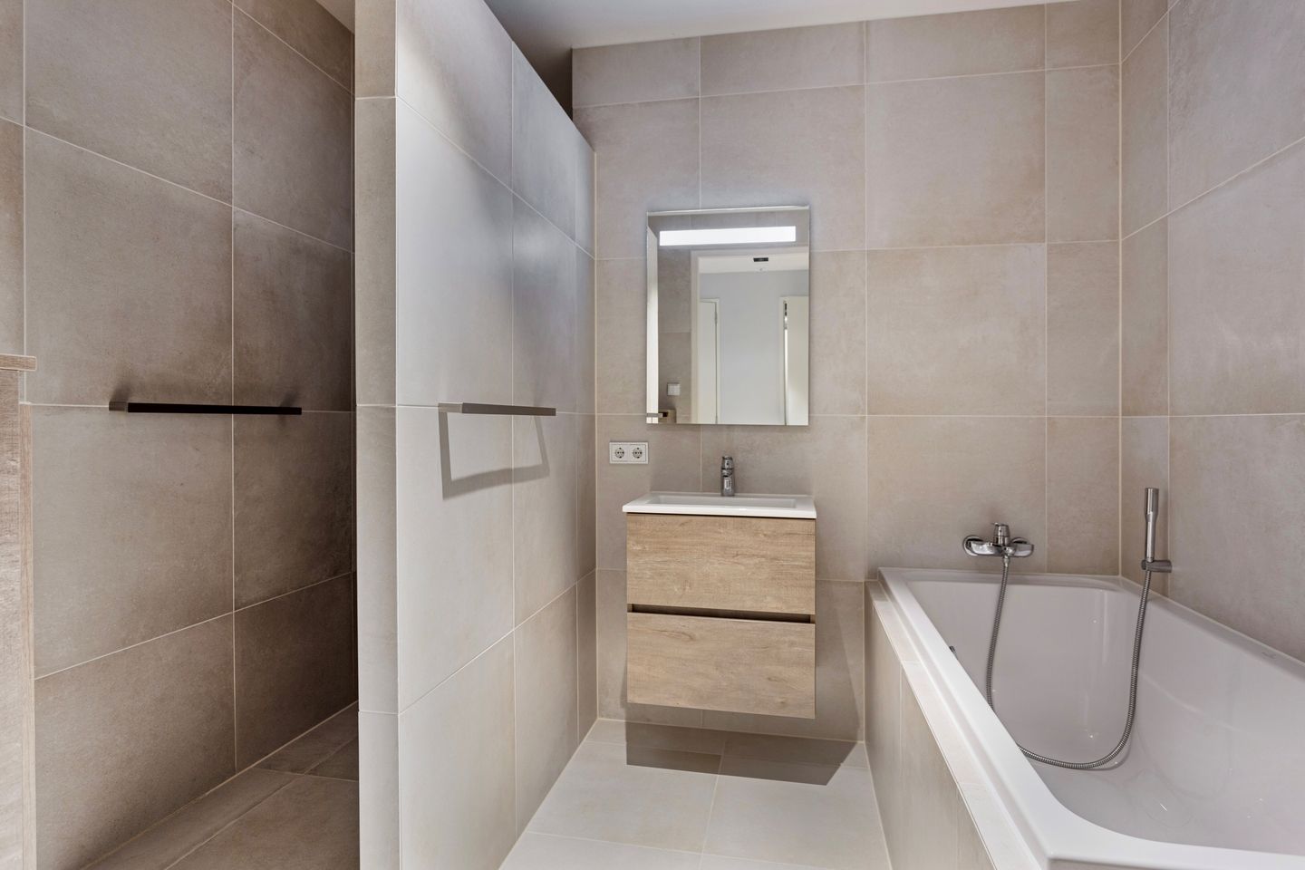 Photo 10 of Anna van Buerenplein 239