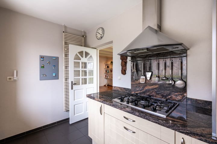 Photo 14 of Spaanderstraat 126