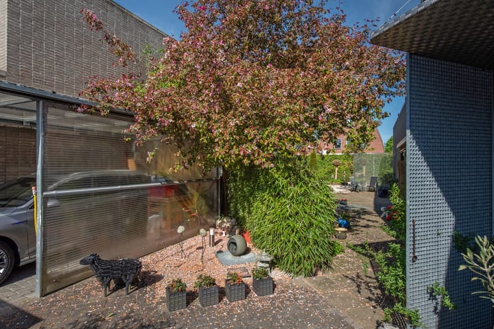 Photo 6 of Oostvoornestraat 6