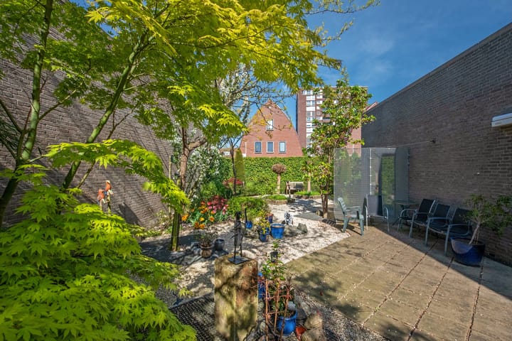 Photo 14 of Oostvoornestraat 6