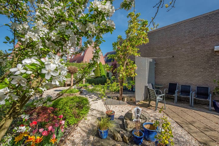 Photo 15 of Oostvoornestraat 6