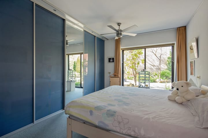 Photo 17 of Oostvoornestraat 6