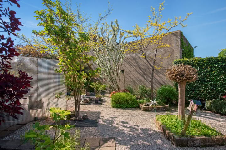 Photo 19 of Oostvoornestraat 6