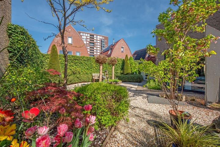 Photo 20 of Oostvoornestraat 6