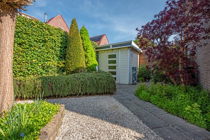 Photo 21 of Oostvoornestraat 6