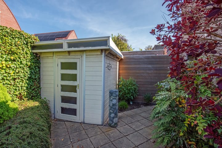 Photo 22 of Oostvoornestraat 6