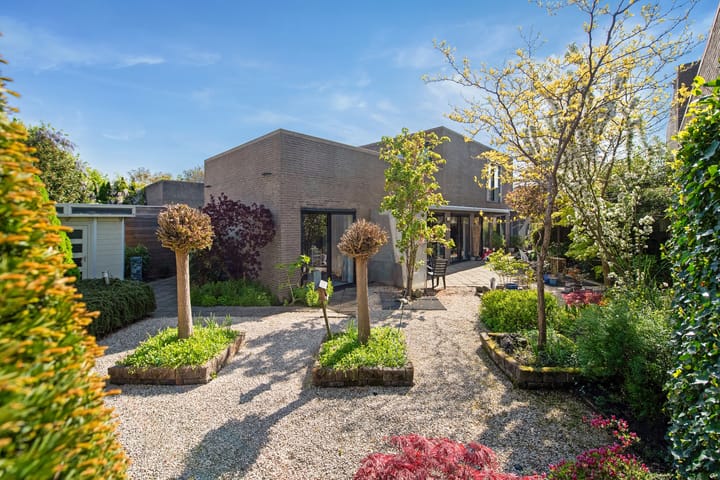 Photo 23 of Oostvoornestraat 6