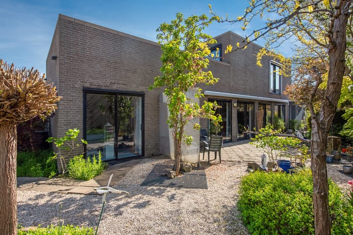 Photo 24 of Oostvoornestraat 6