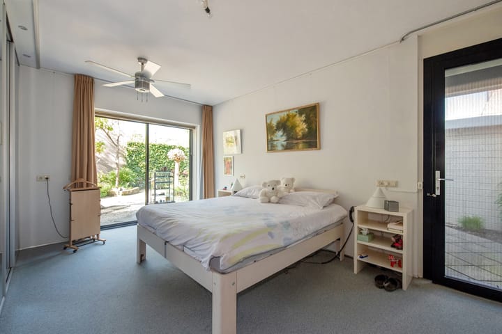 Photo 25 of Oostvoornestraat 6