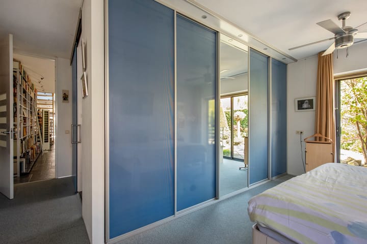 Photo 26 of Oostvoornestraat 6