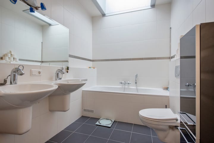 Photo 27 of Oostvoornestraat 6