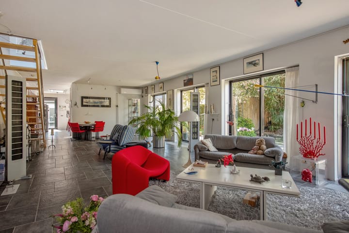 Photo 28 of Oostvoornestraat 6