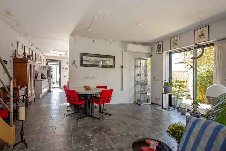 Photo 29 of Oostvoornestraat 6