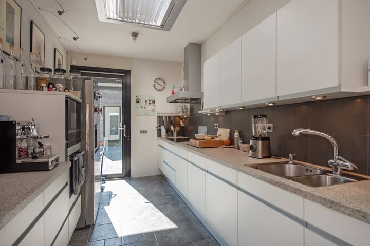 Photo 30 of Oostvoornestraat 6